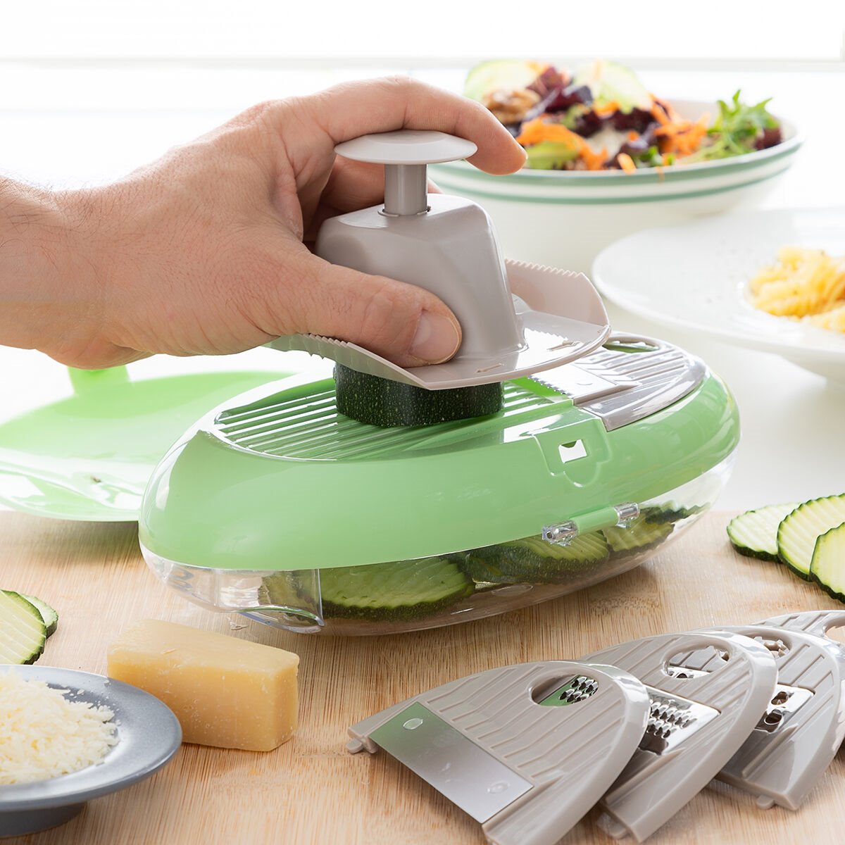 Cortador de Verduras, Rallador y Mandolina con Recetas y Accesorios 7 en 1  Choppie Expert InnovaGoods