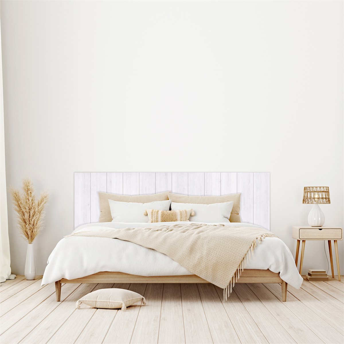 Precioso dormitorio nórdico con listones y banco de madera