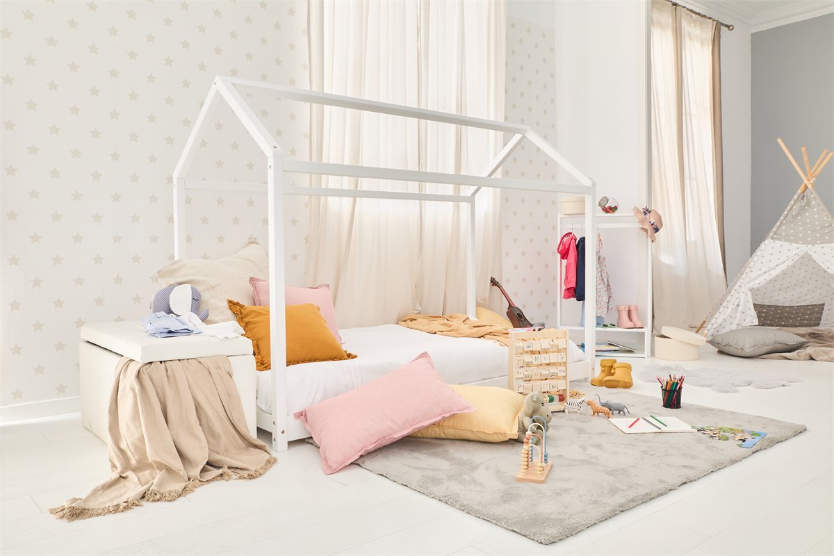 Cama de casa con luz, marco de cama Montessori de tamaño individual para  niños con rieles, cama de madera con estantes para niños y niñas, color