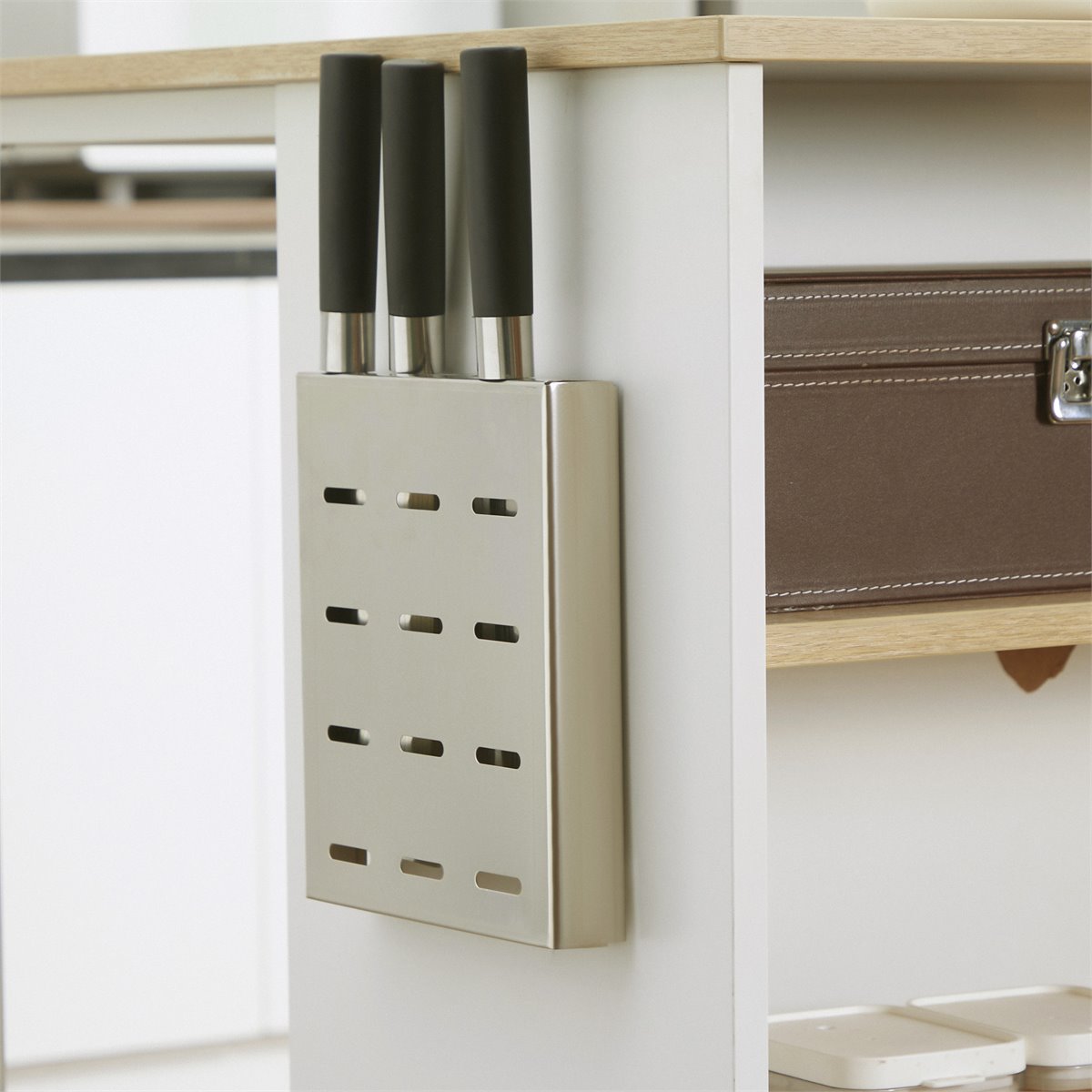 Conforama y la solución ideal para ampliar el espacio de cocinas pequeñas:  el mueble auxiliar que